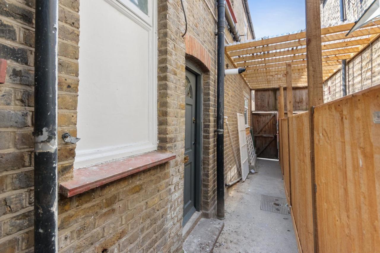 Fantastic 2Bd Barking Stay With Links To The City! London Bagian luar foto